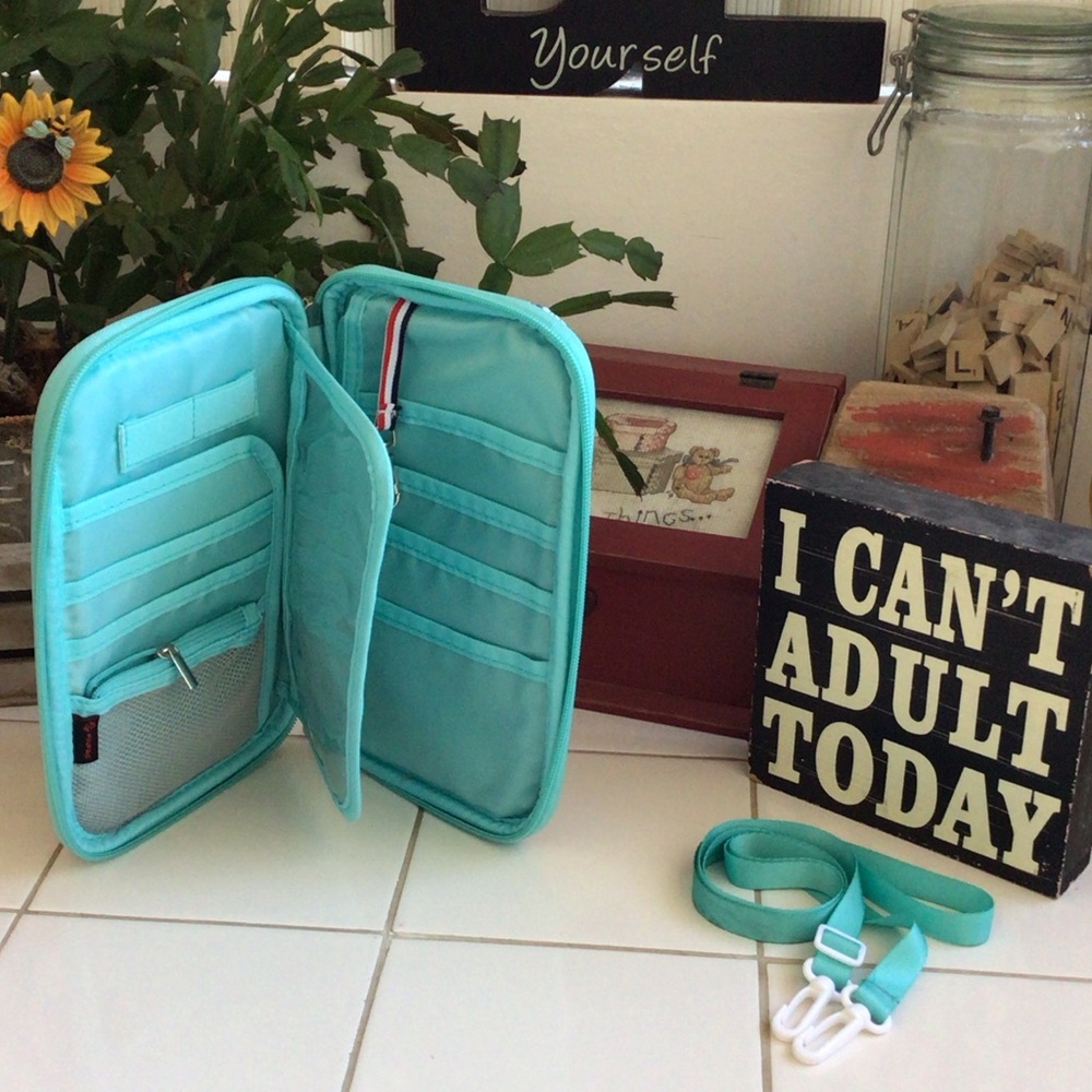 ‘Fintie’ Family Passport Wallet NWOT